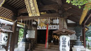 財天が祀られていて、芸事に関係