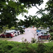 斎場御嶽の駐車場、今は特別な許可のある車両のみ。