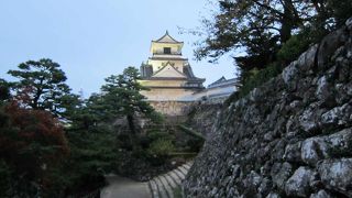 きれいなお城でした　が天守閣には入れず