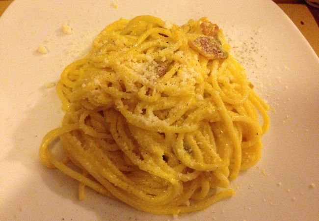 Carbonara"（&#8364;6）