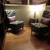 地下の図書ラウンジ。プライベートな空間を楽しめます