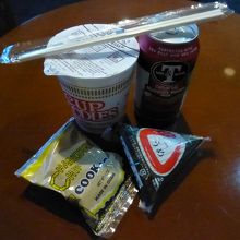 ラウンジの食べ物