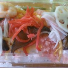 とっても綺麗でおいしいちらし寿司です。