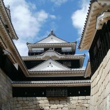 天守閣に登ってみましょう。