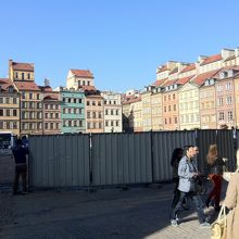 石畳を敷きなおしていました。