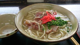 ラグナガーデンホテルそばの食堂。地元の人のお勧めでした