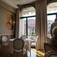 朝食を食べるダイニング