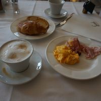 卵フワフワ、カプチーノの泡もフワフワ