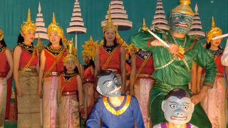 隔日開催の民族舞踊ショーを見逃さないで！