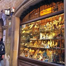 お土産屋さんが沢山並んでいます