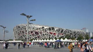 「鳥巣」周辺は北京市民の憩いの場