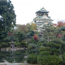天守閣と日本庭園