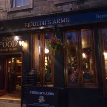 外観。グラスマーケットに面した店。