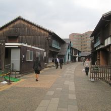 多くの建物が復元され、さらに整備中です