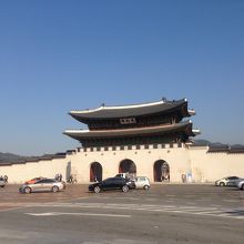 街中に急に現れる景福宮に圧巻