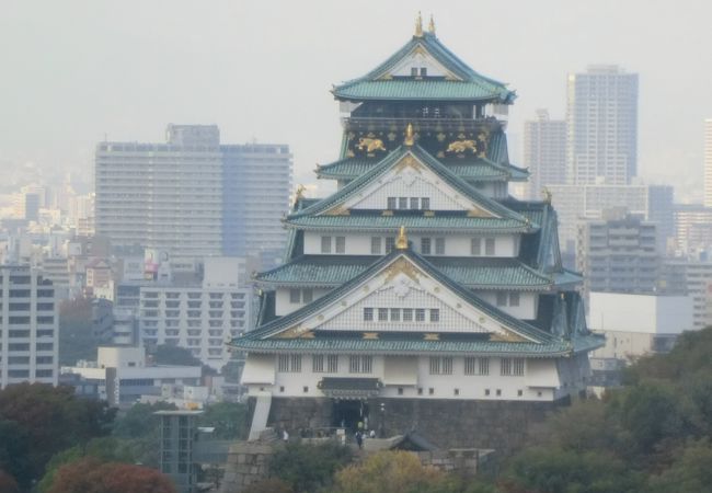 センスが良く、笑顔の応対に癒されドリンクもいける。大阪城観光とセットで利用。12階のレストランも味良く城を俯瞰する眺め抜群、