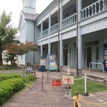 この建物は「出島」の料金所にも利用されています