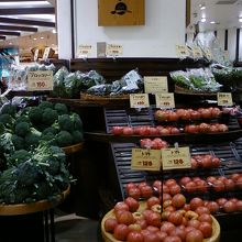 たくさんのおいしそうな野菜が並びます。