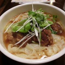 スペアリヴのせ刀削麺