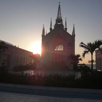 隣にあるホテルの教会です。