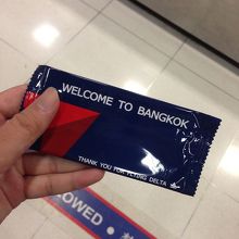 荷物を待っていたら、おしぼりをくれるというサービスが