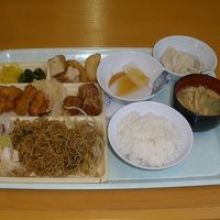 夕食バイキングもそれなりですね。