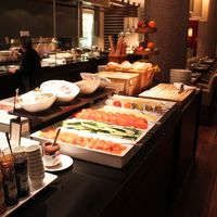 豪華な朝食ビュッフェ2
