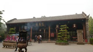 蜀の都成都らしい、三国志の英雄を祀る祠です。