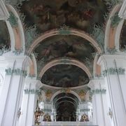 大聖堂内部の装飾画が見事