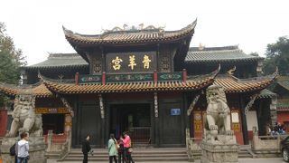 テカテカに磨き上げられた羊が鎮座