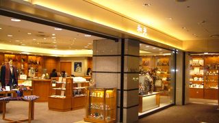 ここにも老舗百貨店「和光」