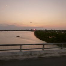 南シナ海に夜が明ける