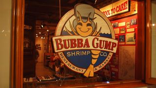 スタッフのサービスで楽しませてくれます