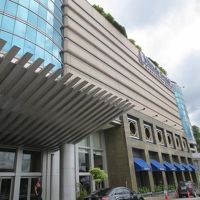 タクシー待ちをしているときからの外観