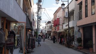 小町通よりも地元っぽい