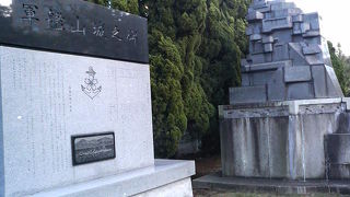 在りし日の軍艦山城の雄姿が描かれています