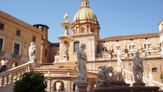 裸体像に圧倒されます