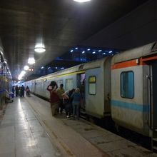 ニューデリーを早朝出発