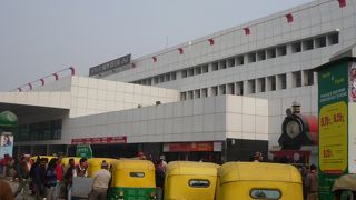 アグラへのチケット売り場は二階へ