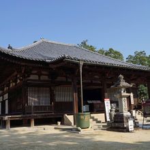 国宝の本堂側面です。