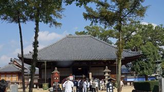 国宝の本堂と重要文化財の仁王門のあるお寺です。