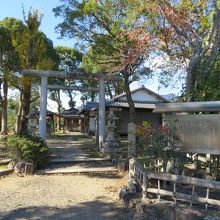 ひっそりとしたお社。