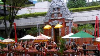 三井ビル前の広場でイベントが行われていました