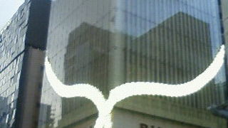 松屋の横にあります