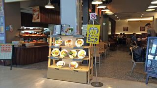 大阪空港でのランチはベーグルサンドイッチ