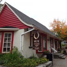 外観とデコレーションにギャップが…