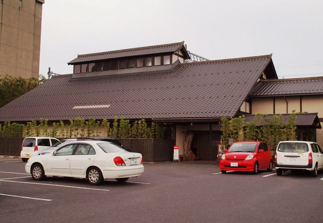 出雲市駅からすぐの場所にあります