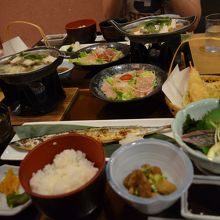 魚料理がメインの夕飯です。満腹でした。