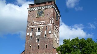 武骨な外観の大聖堂