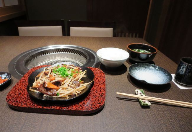 個室の焼き肉屋さん